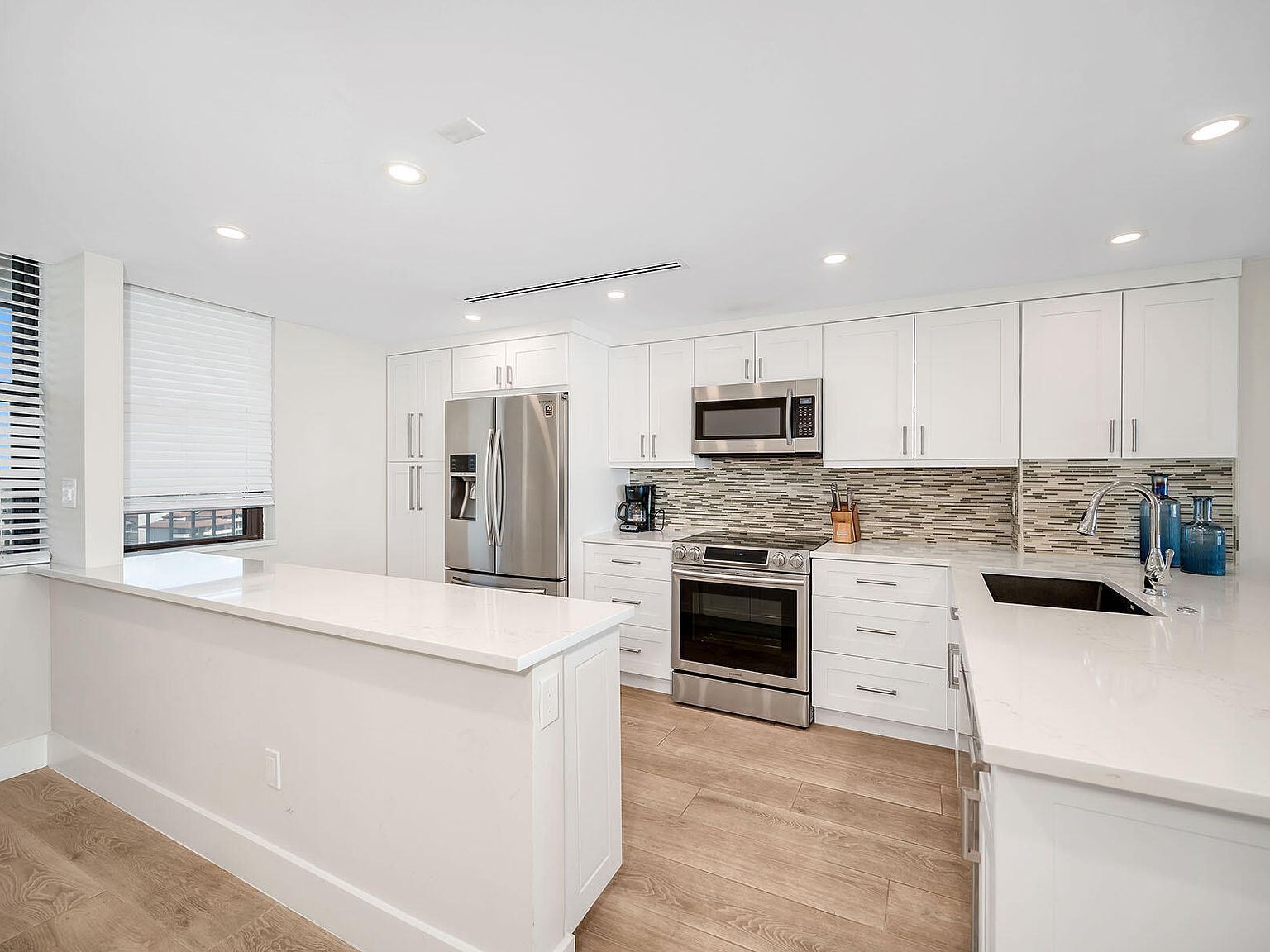 380 Seaview Ct APT 1405 Marco Island, FL 34145  | Condominium