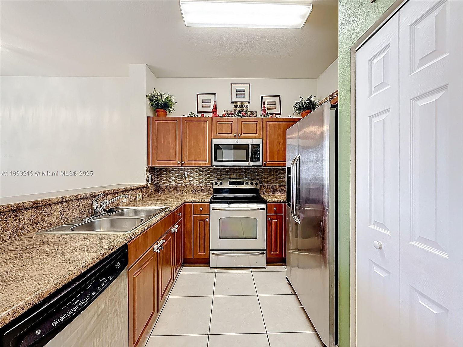 2935 SE 1st Dr UNIT 21 Homestead, FL 33033  | Condominium