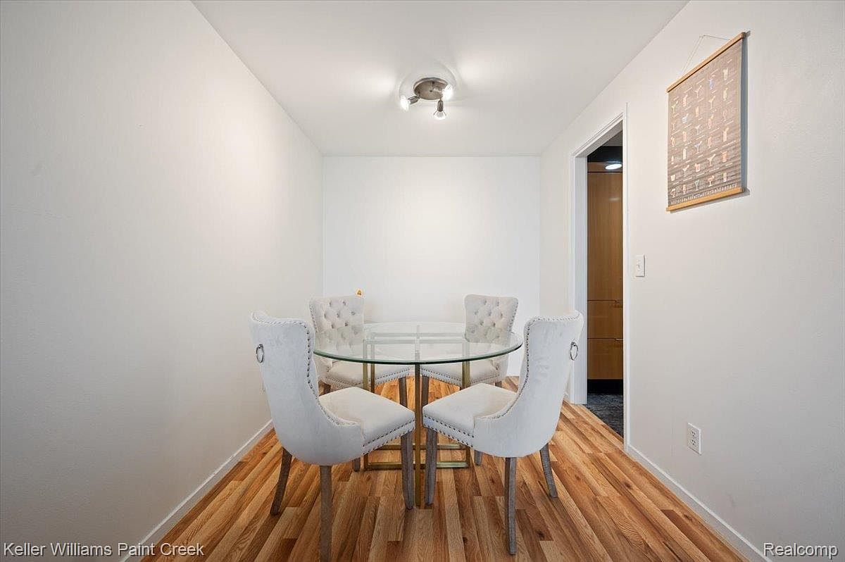 8200 E Jefferson Ave APT 1802 Detroit, MI 48214  | Condominium