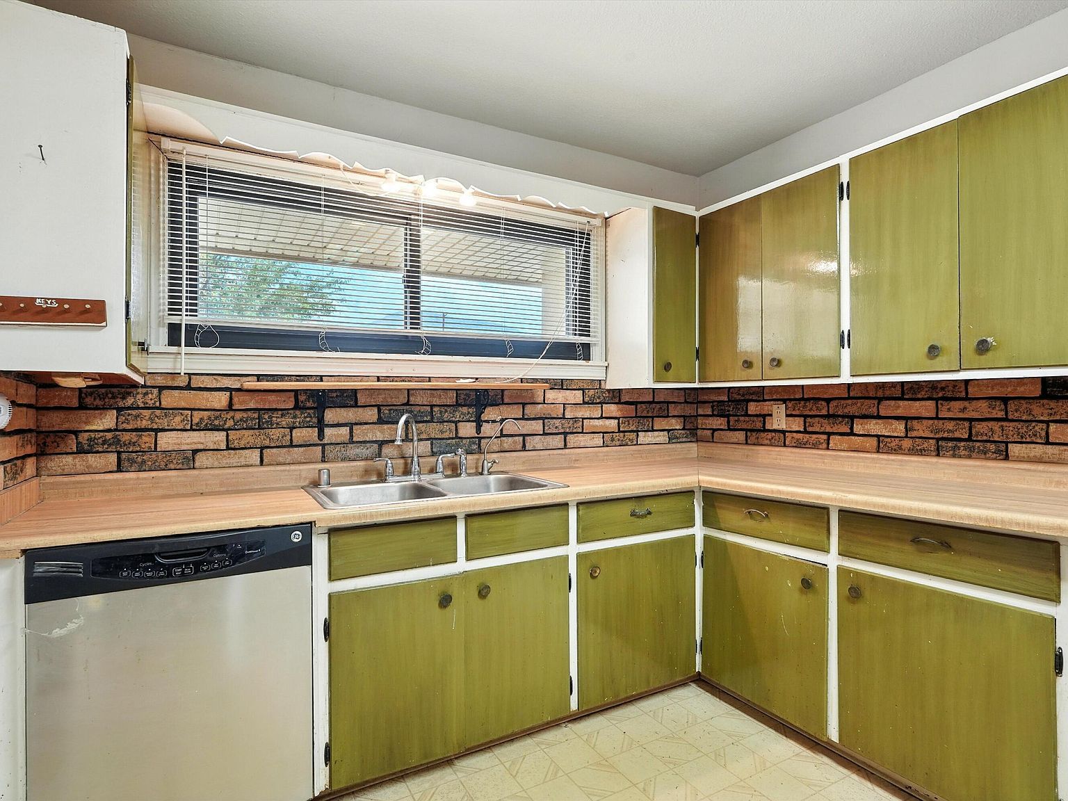 909 Cedar Ave Alamogordo, NM 88310  | Single Family