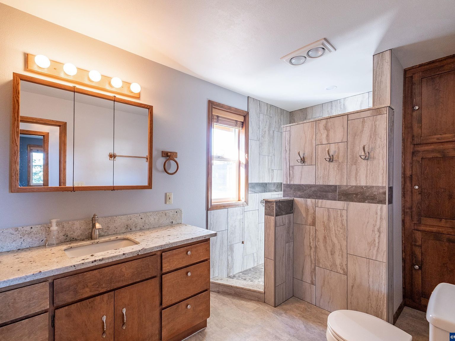 42002 Cut Off Dr Lebanon, OR 97355  | Single Family