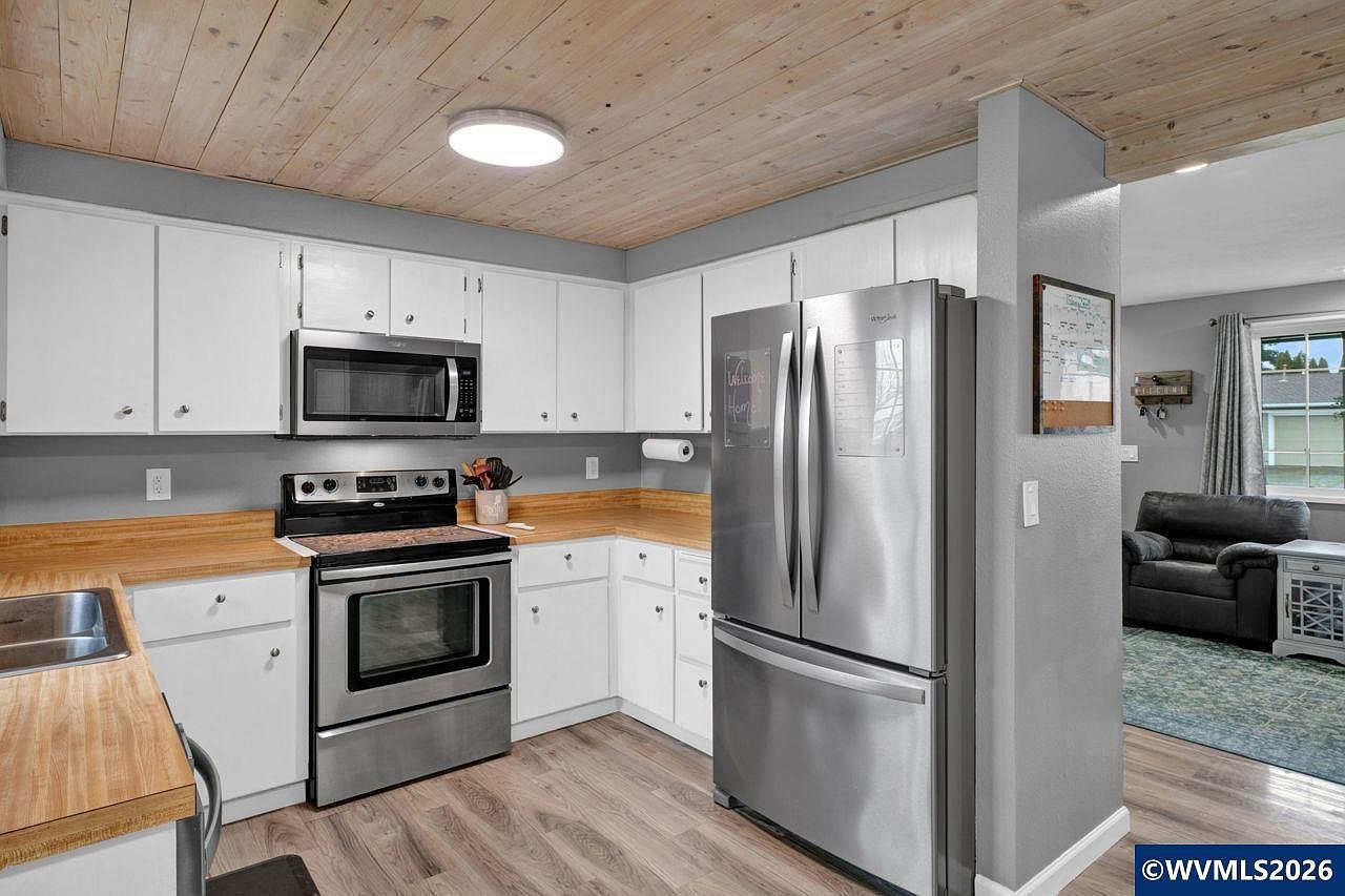 720 W Airway Rd Lebanon, OR 97355  | Single Family