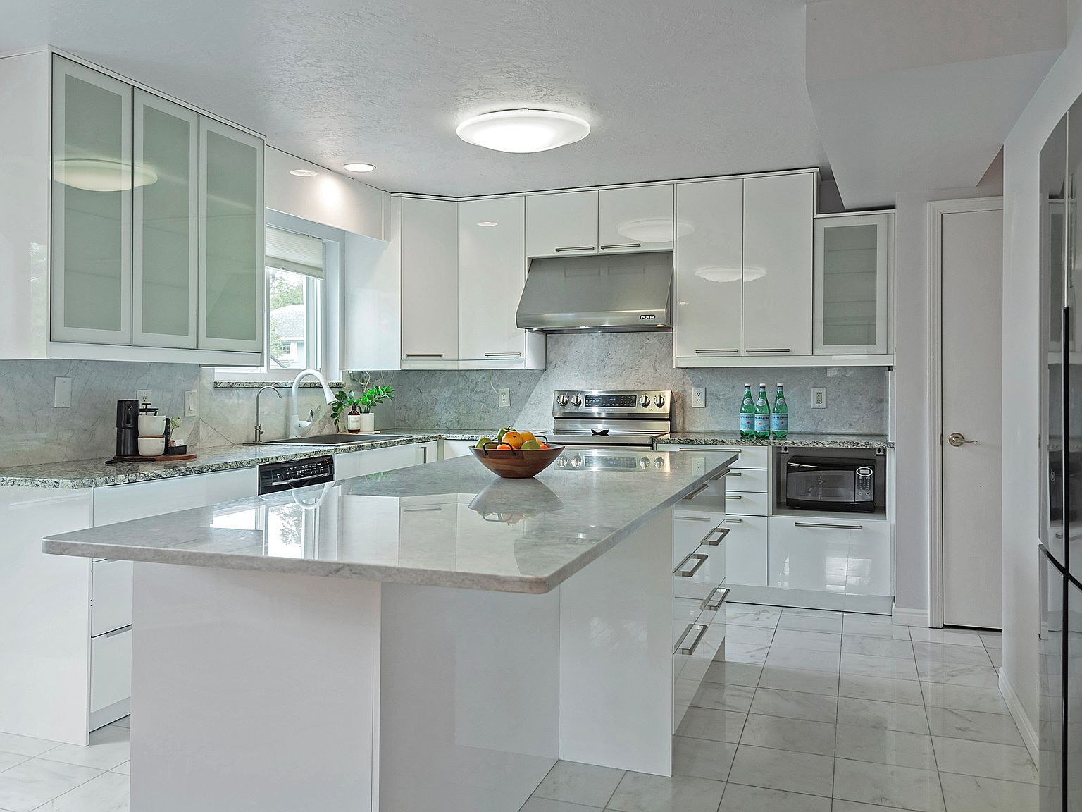 1990 E Terra Vista Way Sandy, UT 84093  | Single Family