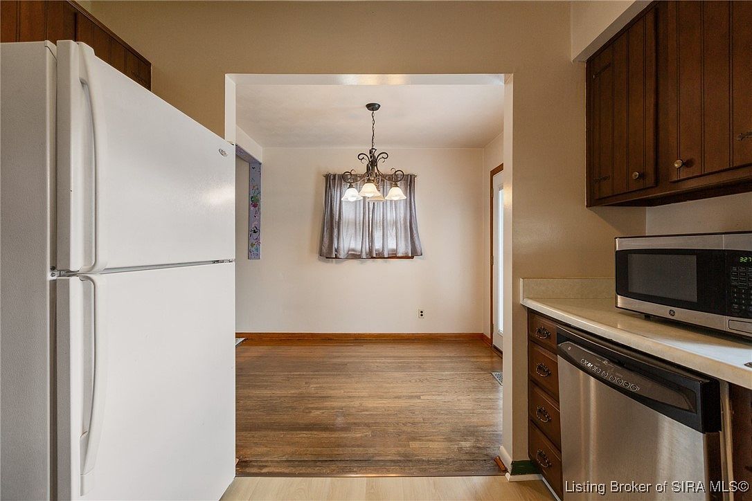 211 Sherwood Ct Clarksville, IN 47129 | Single Family