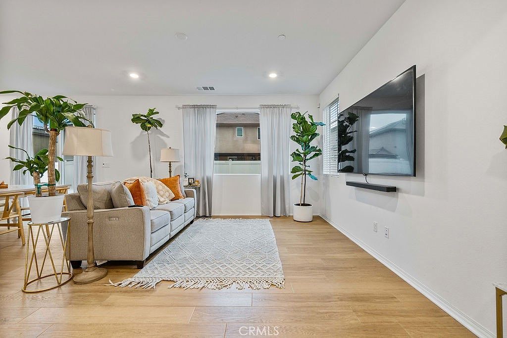 2522 Gunner Ridge Way Rialto, CA 92377 | Condominium