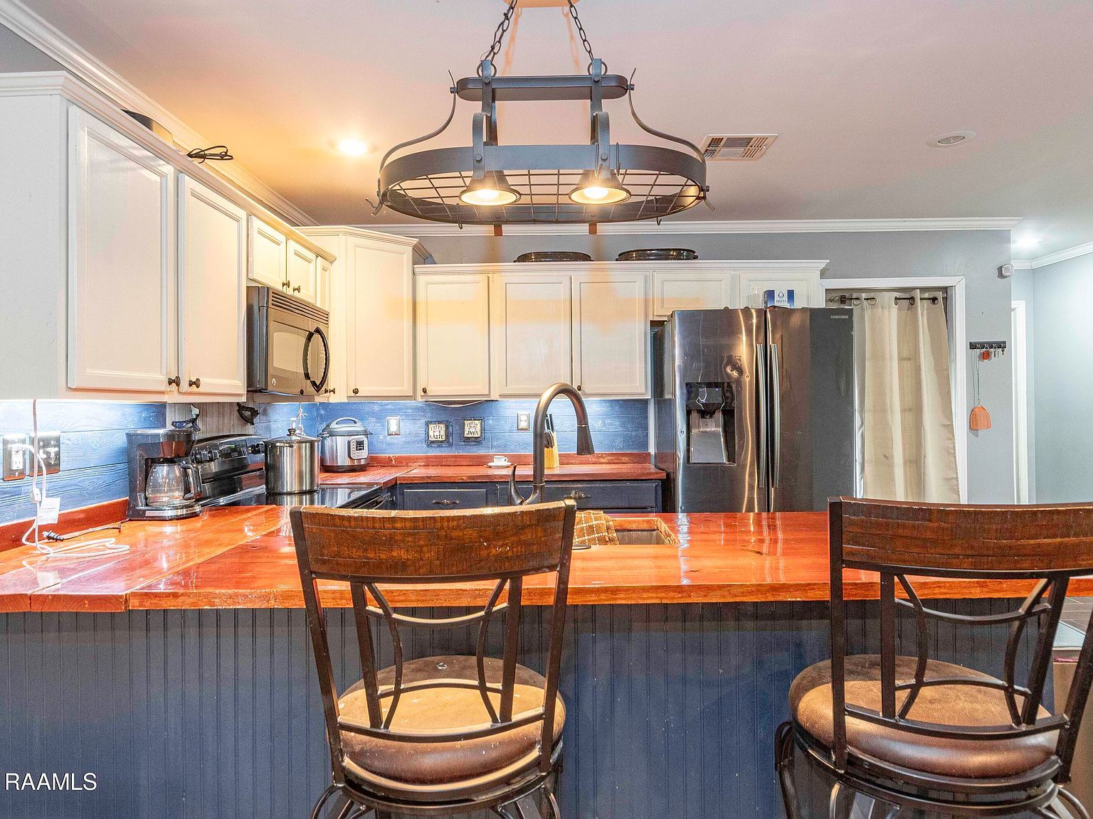 1049 Gary Dr Breaux Bridge, LA 70517  | Single Family