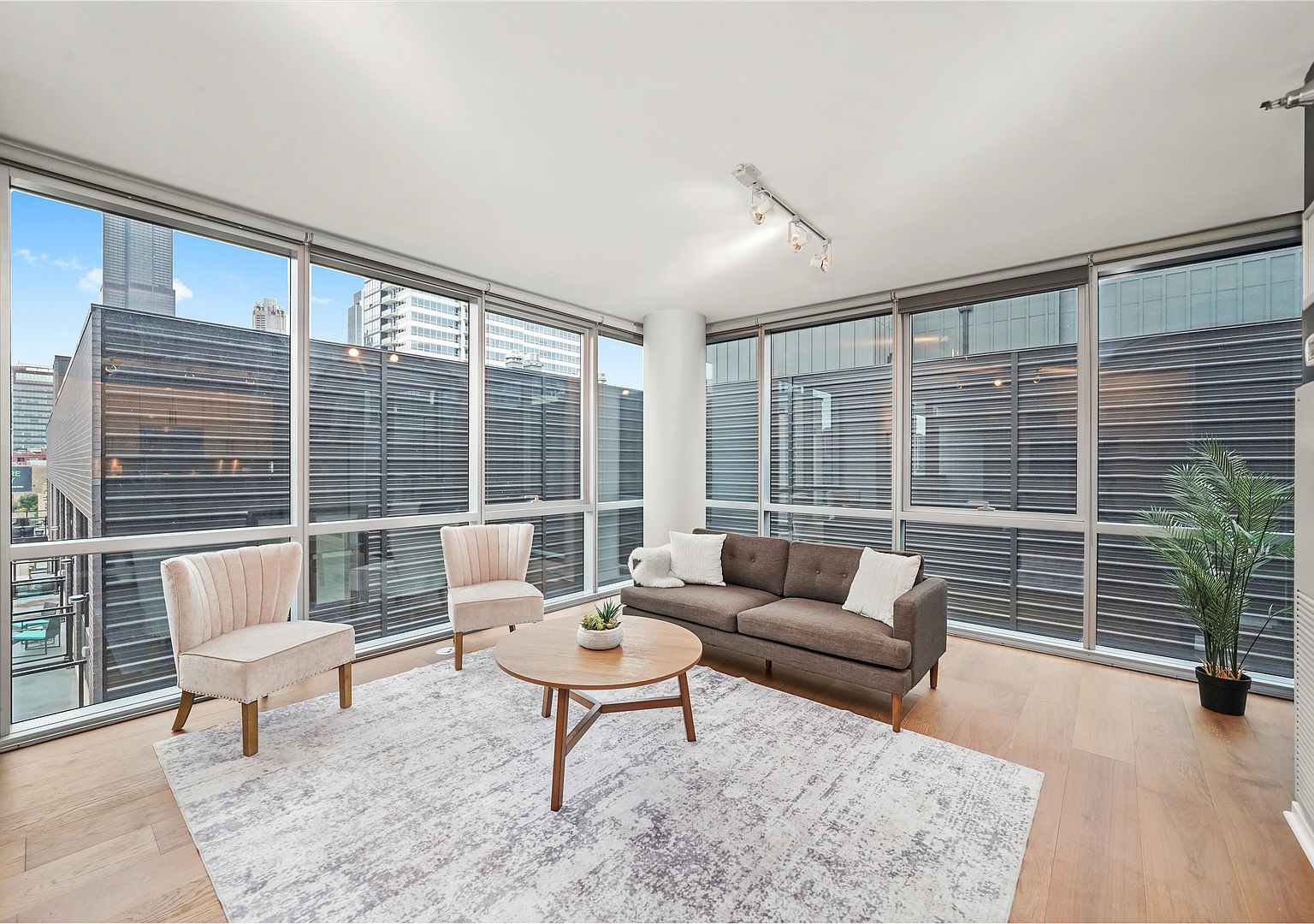 125 S Green St APT 806A Chicago, IL 60607  | Condominium