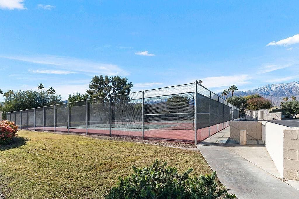 2433 Los Patos Dr Palm Springs, CA 92264  | Condominium