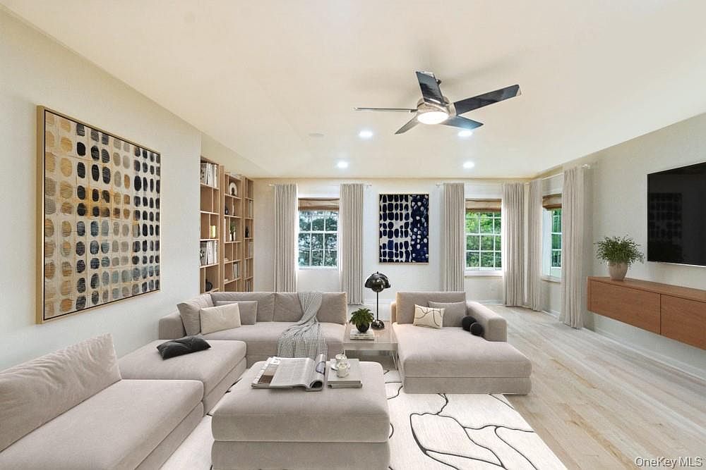 12 Chester Dr Great Neck, NY 11021  | Single Family