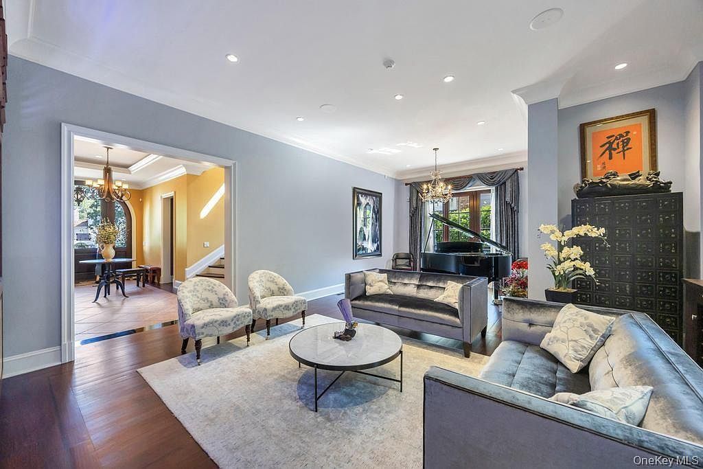 48 Nassau Dr Great Neck, NY 11021  | Single Family