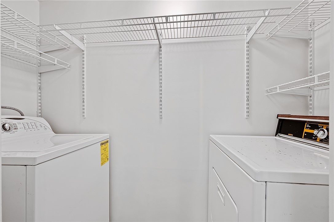 31 Huston Rd Oakmont, PA 15139  | Condominium