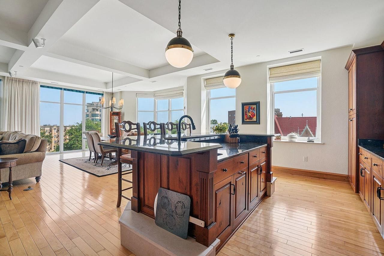 1313 N Franklin Pl APT 404 Milwaukee, WI 53202  | Condominium