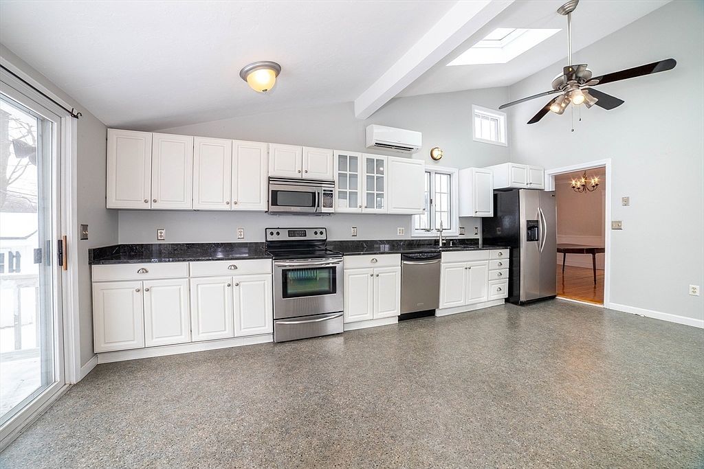 18 Hadwen Ln Worcester, MA 01602 | Single Family