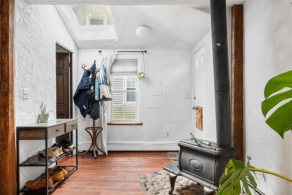 5 Bowser Ct Newport, RI 02840  | Single Family