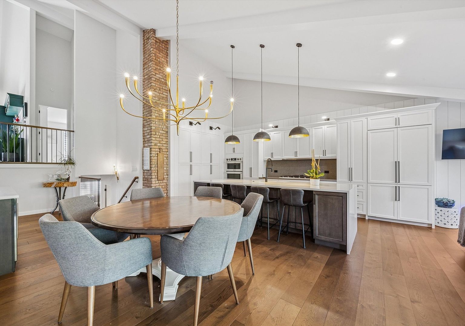 165 Briarwood N Oak Brook, IL 60523 | Multi Family