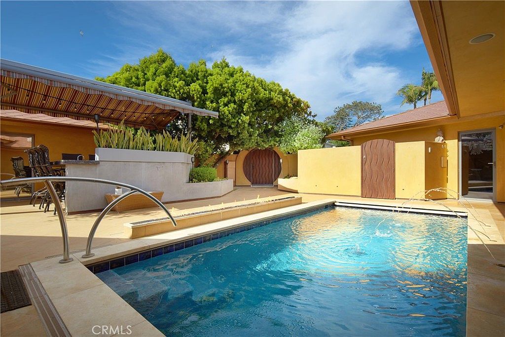 111 S La Senda Dr Laguna Beach, CA 92651  | Single Family