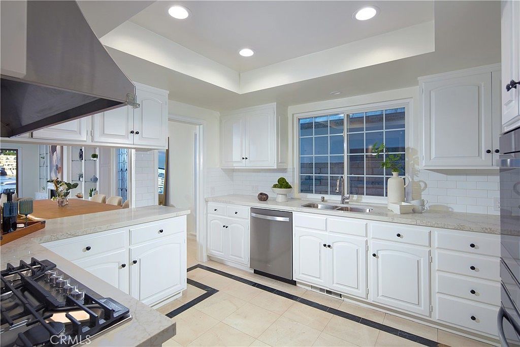 536 Via Lido Nord Newport Beach, CA 92663  | Single Family