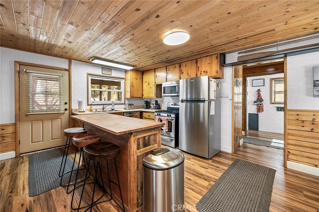 547 Chipmunk Ln Big Bear Lake, CA 92315  | Single Family