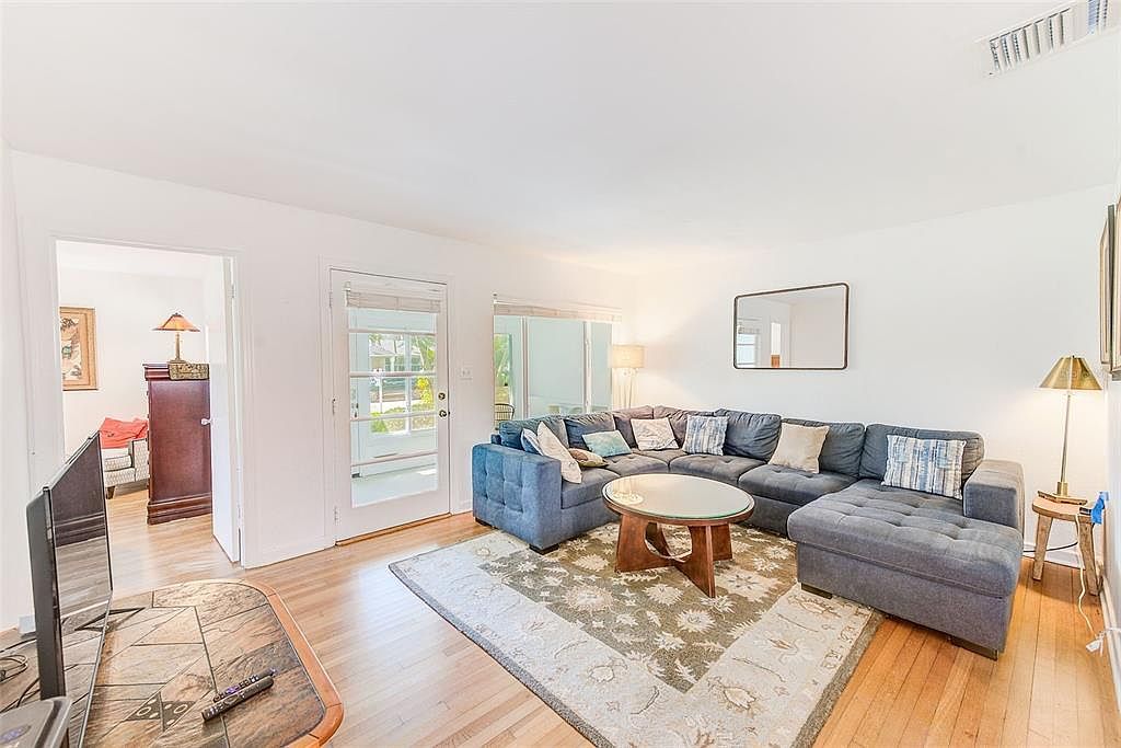 240 & 242 Mateo Way NE Saint Petersburg, FL 33704 | Single Family