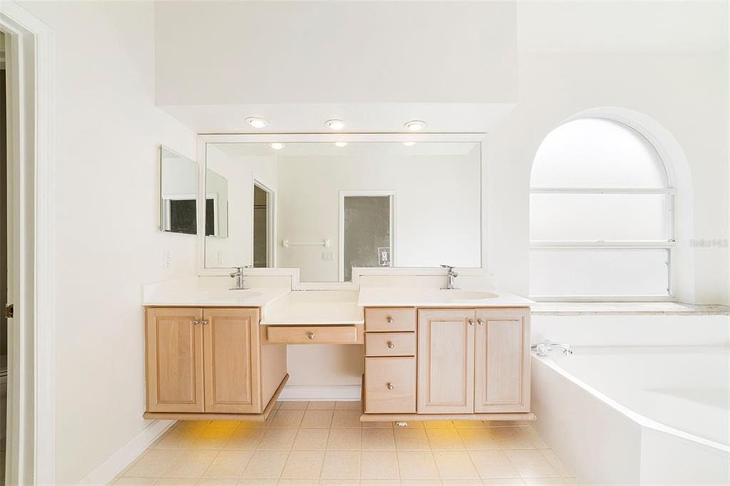 7291 Hawksnest Blvd Orlando, FL 32835  | Single Family