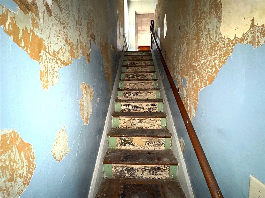 98 Cuyler Ave Jeannette, PA 15644  | Single Family