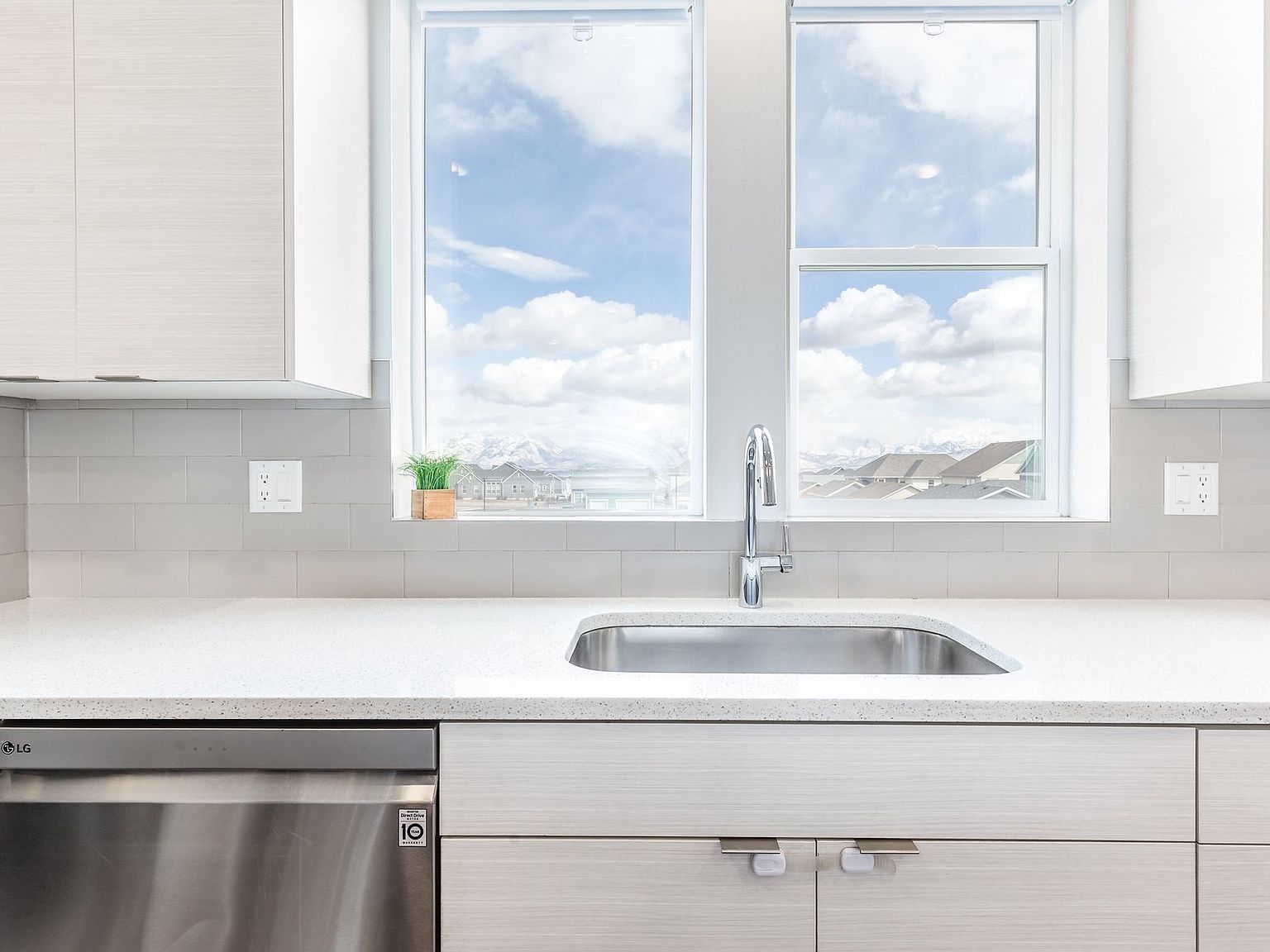 11661 S Skyward Rd W South Jordan, UT 84009  | New build