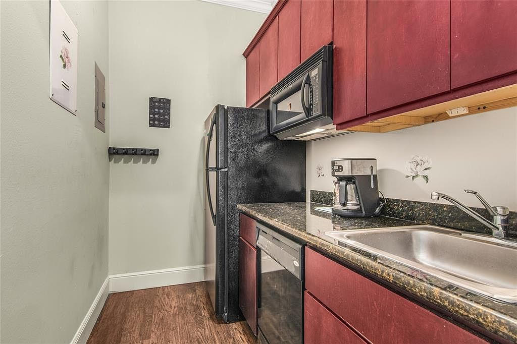 12806 Willow Centre Dr Houston, TX 77066  | Condominium