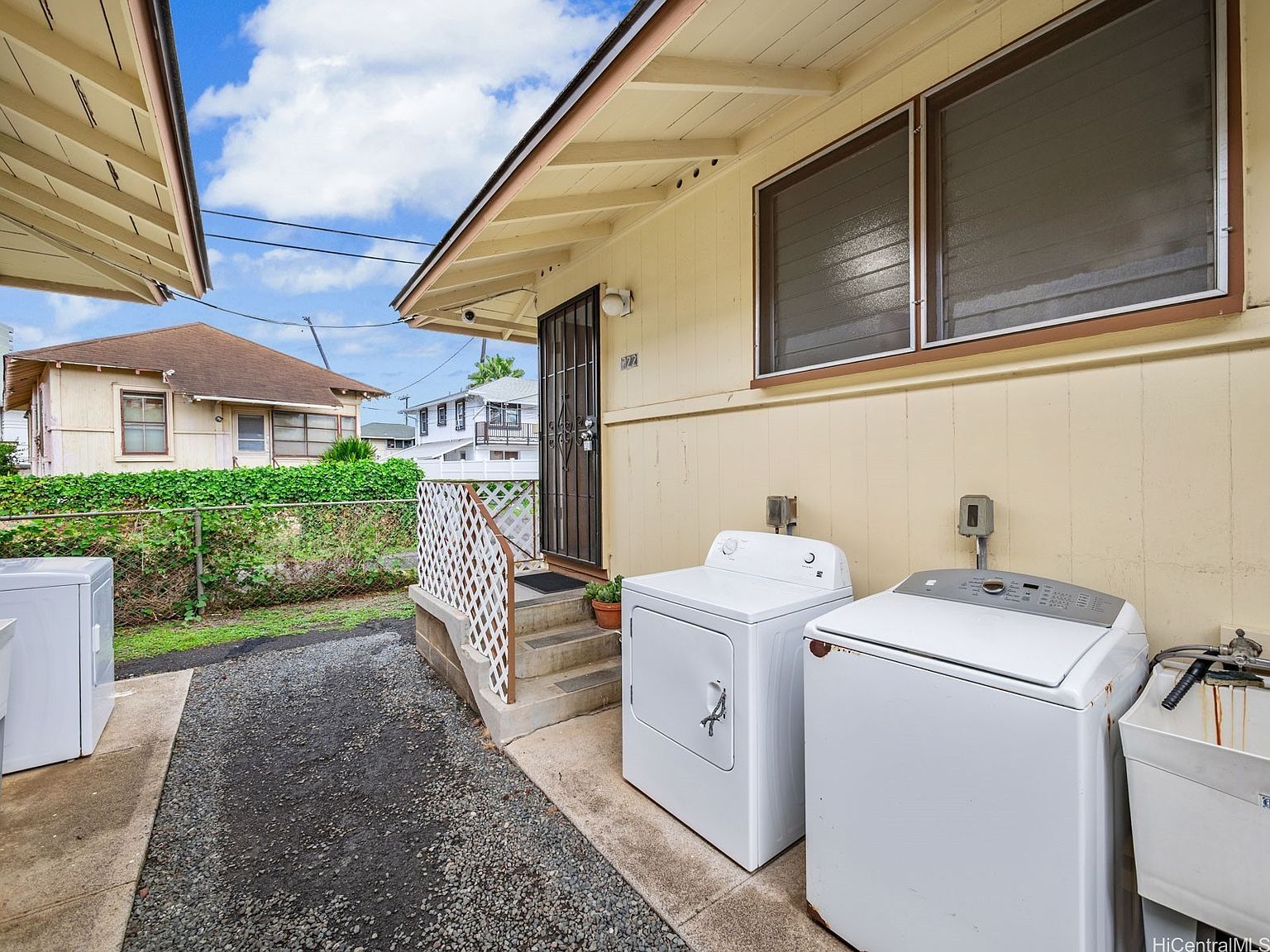 726 Menehune Ln Honolulu, HI 96826 | Multi Family