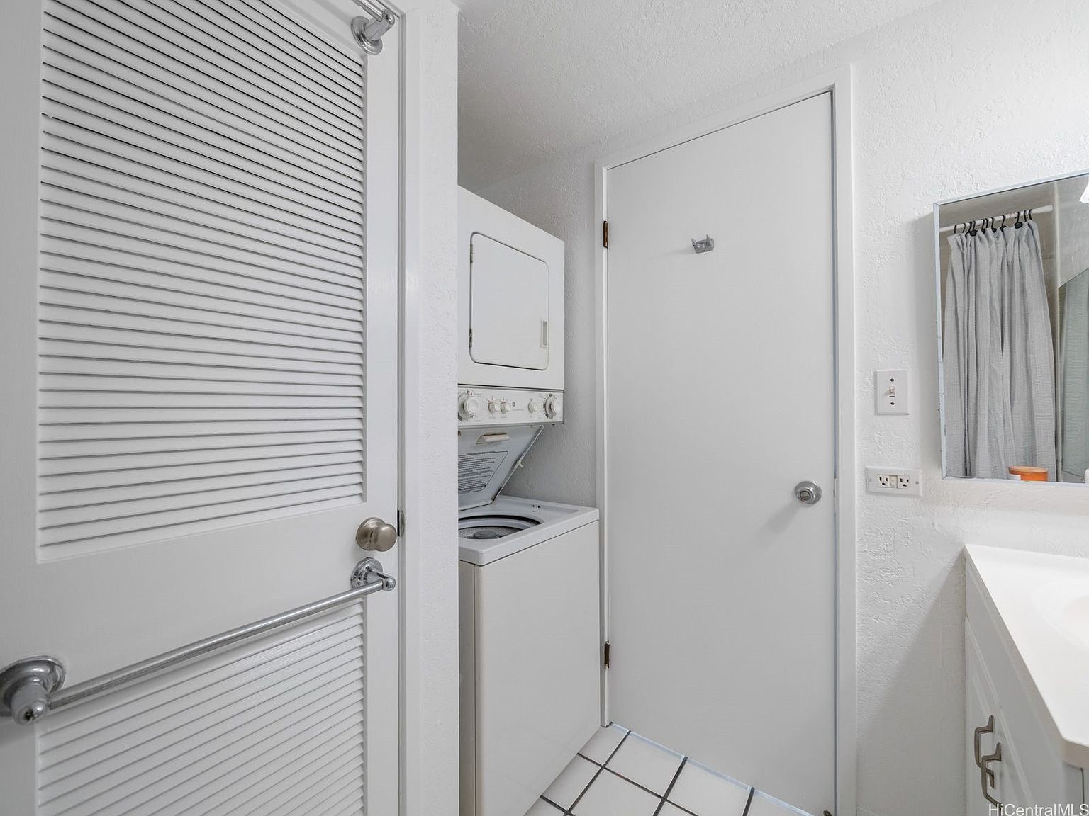 2100 Date St APT 401 Honolulu, HI 96826  | Condominium