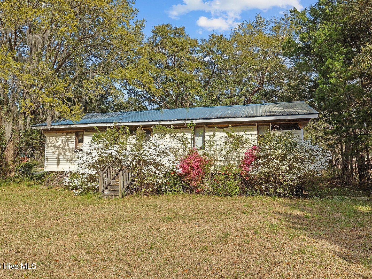 440 Village Dr Beaufort, NC 28516  | Single Family