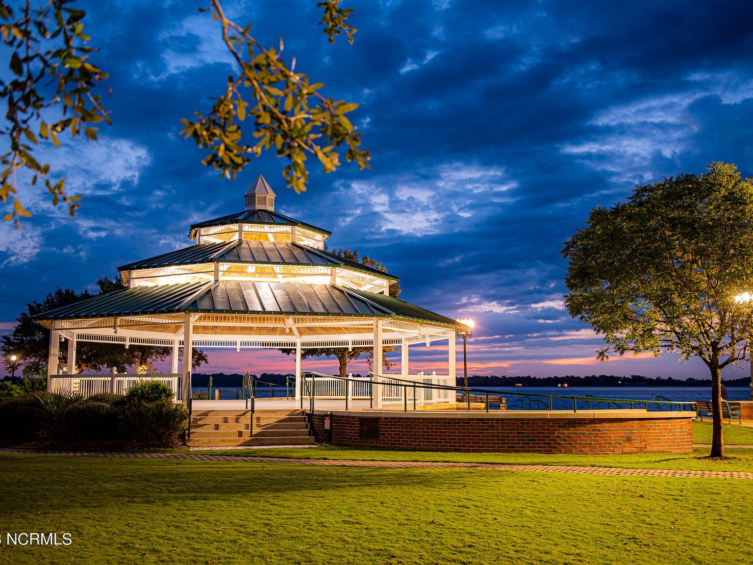 805 E Front St New Bern, NC 28560  | Land/Lot