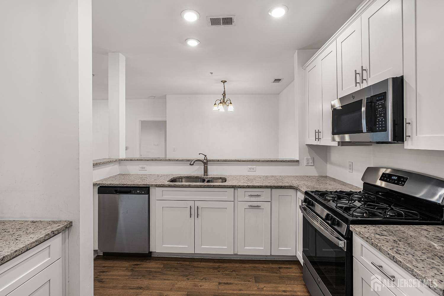 714 Stiller Ln Monroe Township, NJ 08831 | Condominium