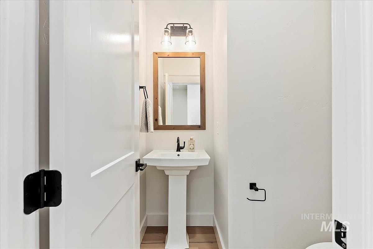 10880 W Cruden Bay Ln Kuna, ID 83634  | Single Family