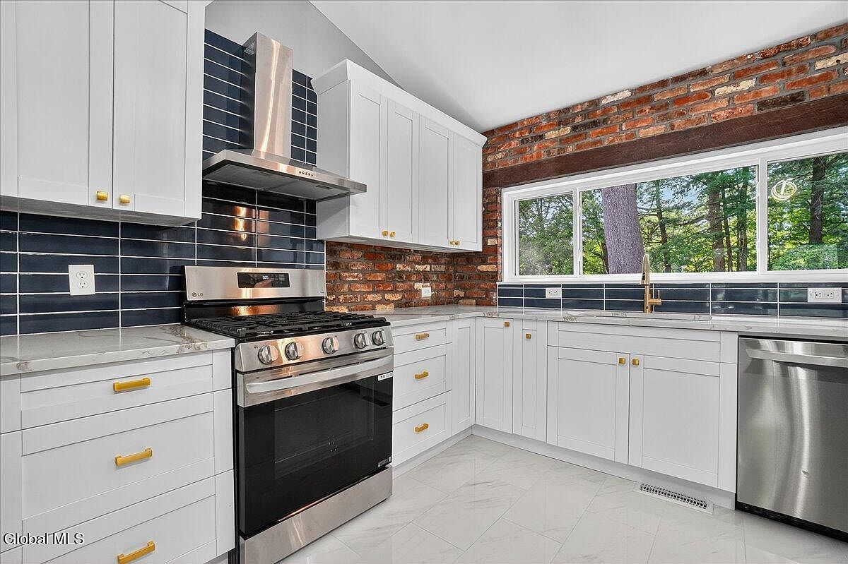 7 Colonie Ave Latham, NY 12110  | Single Family