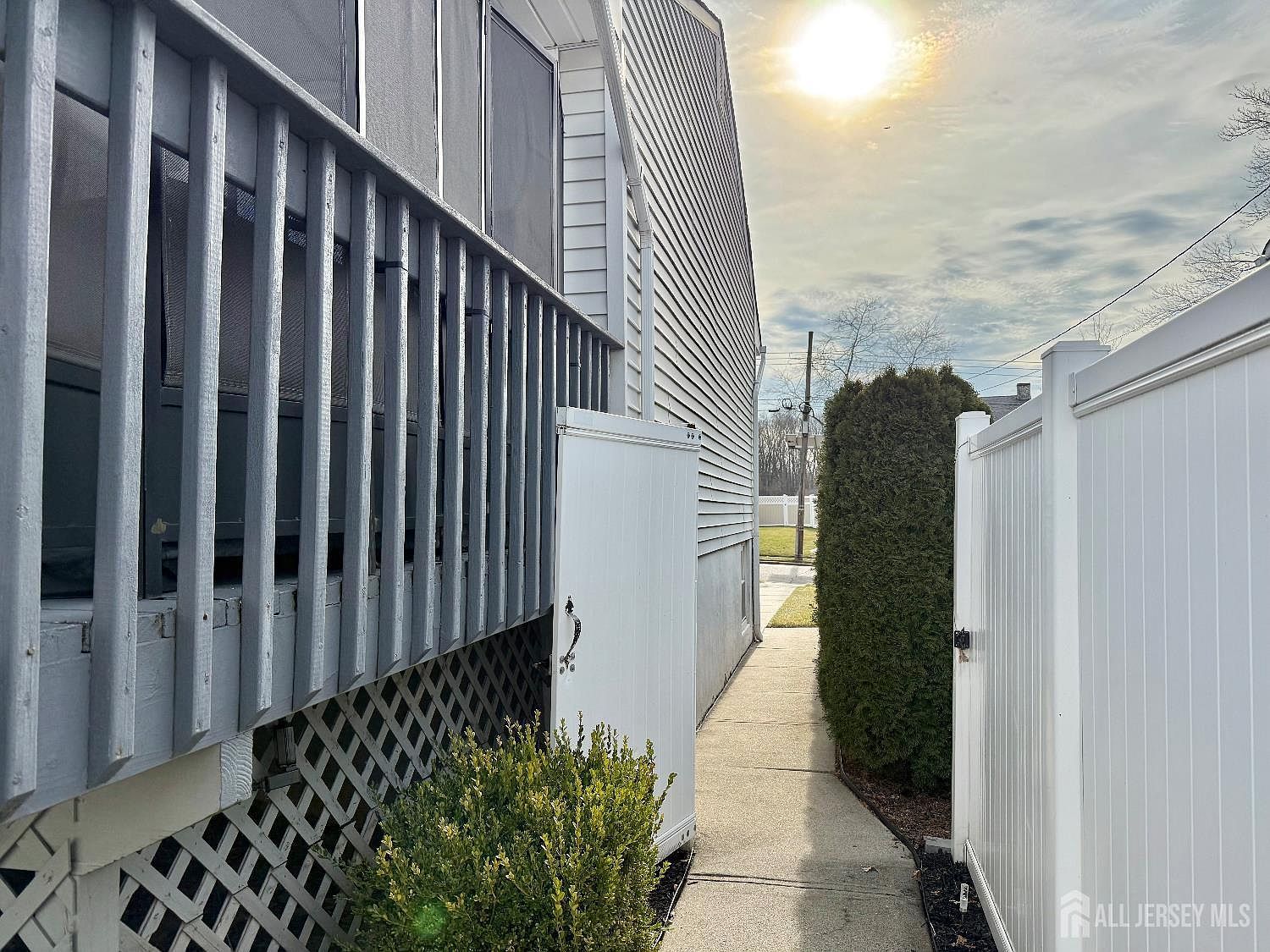 60 Tracy Dr Fords, NJ 08863  | Single Family