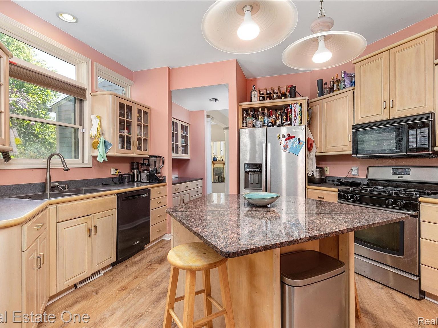 30115 Munger Dr Livonia, MI 48154  | Single Family