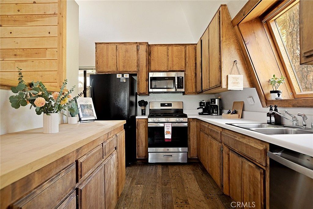 30951 Glen Oak Dr Running Springs, CA 92382  | Single Family