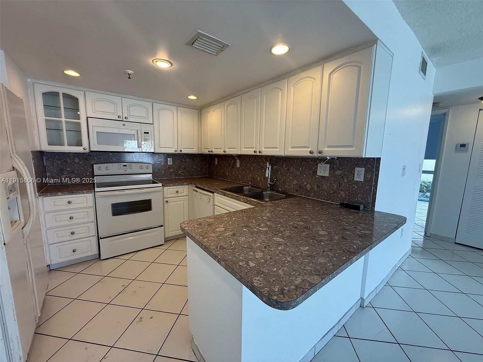 7832 Collins Ave APT 207 Miami Beach, FL 33141 | Condominium