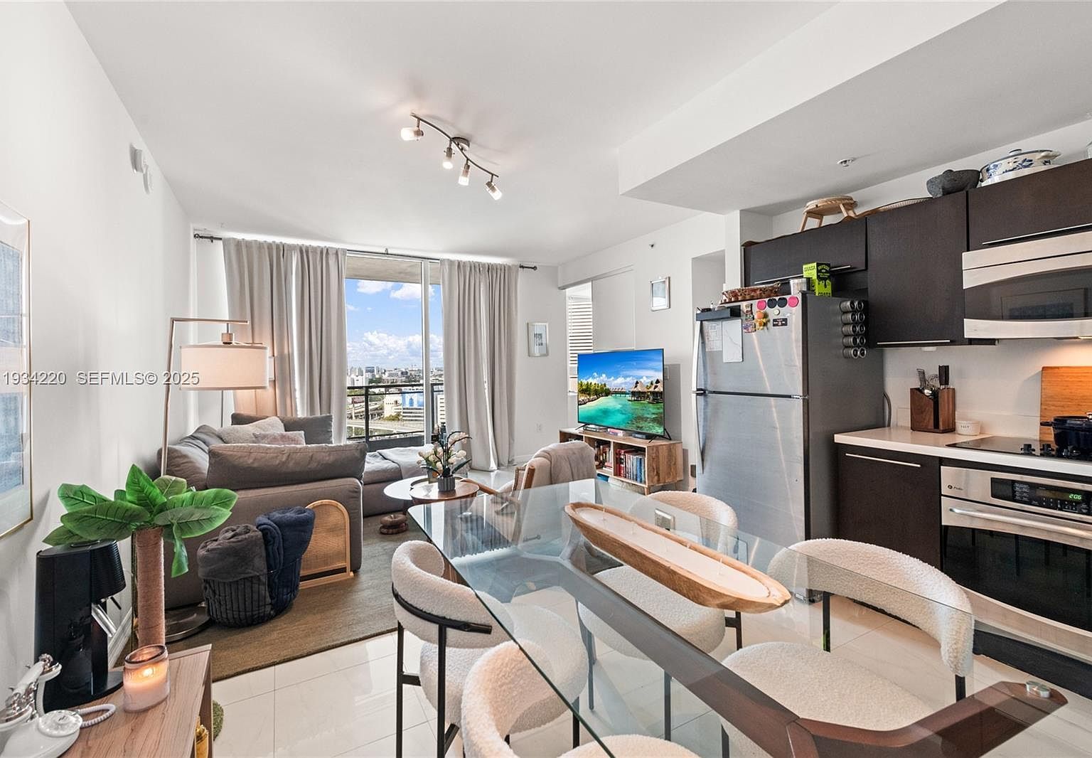 90 SW 3rd St APT 2109 Miami, FL 33130 | Condominium