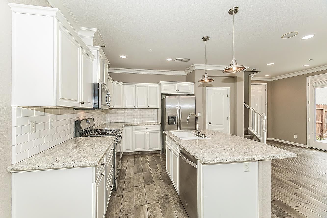 2047 E Makenna Dr Fresno, CA 93730 | Single Family