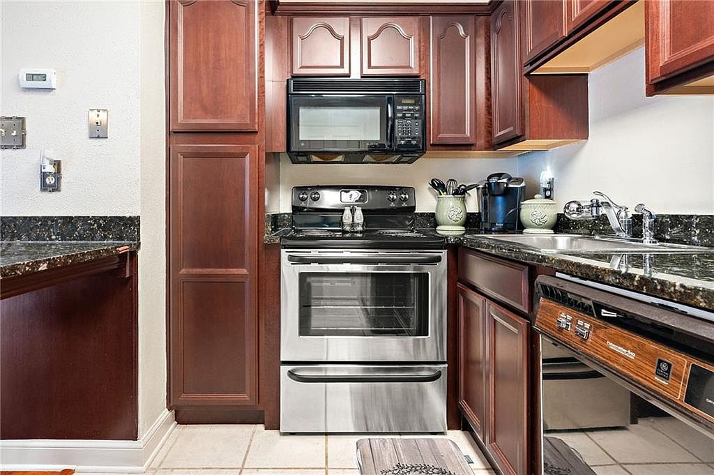 420 Metairie Hammond Hwy APT 208 Metairie, LA 70005  | Condominium