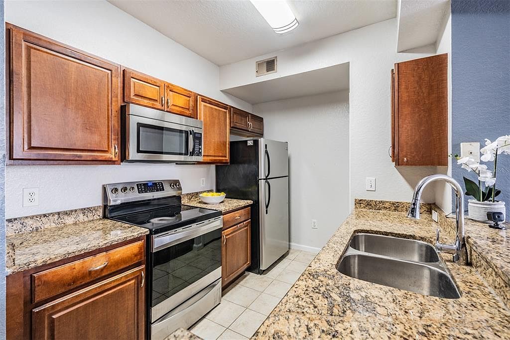17101 Carrington Park Dr APT 415 Tampa, FL 33647 | Condominium