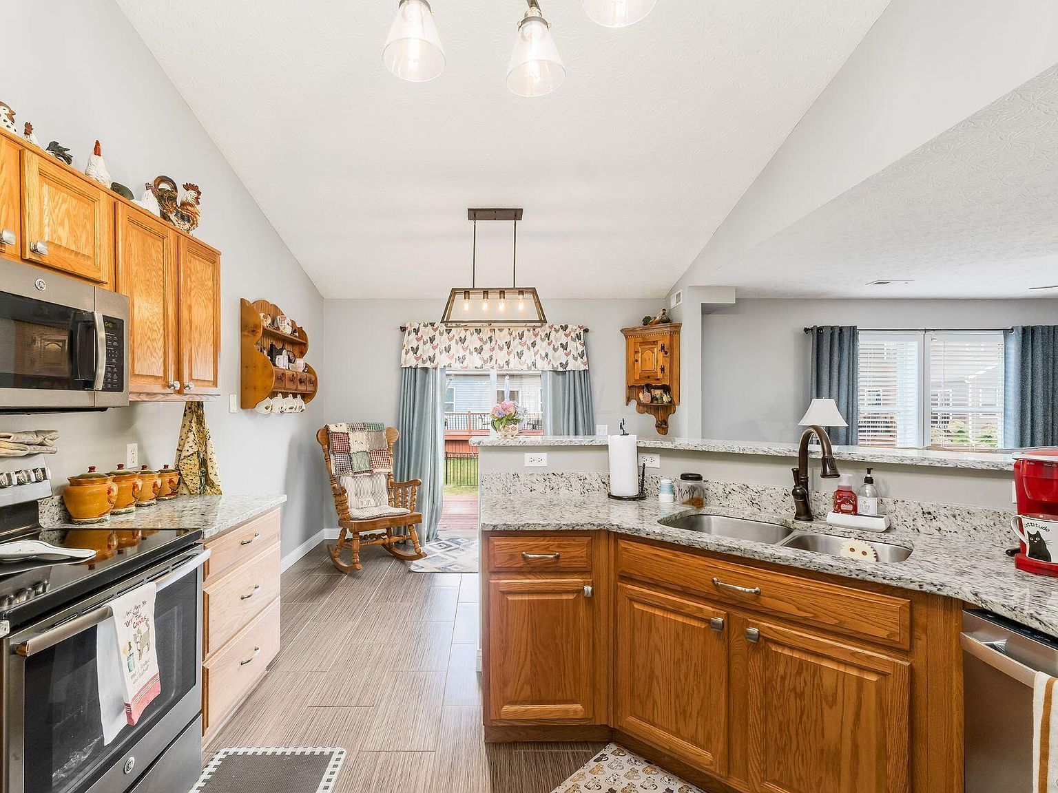 9 Hawthorne Dr Ashville, OH 43103 | Single Family