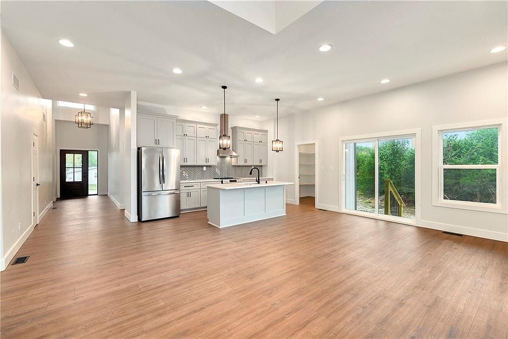 153 S Linn Valley Dr Linn Valley, KS 66040  | Single Family