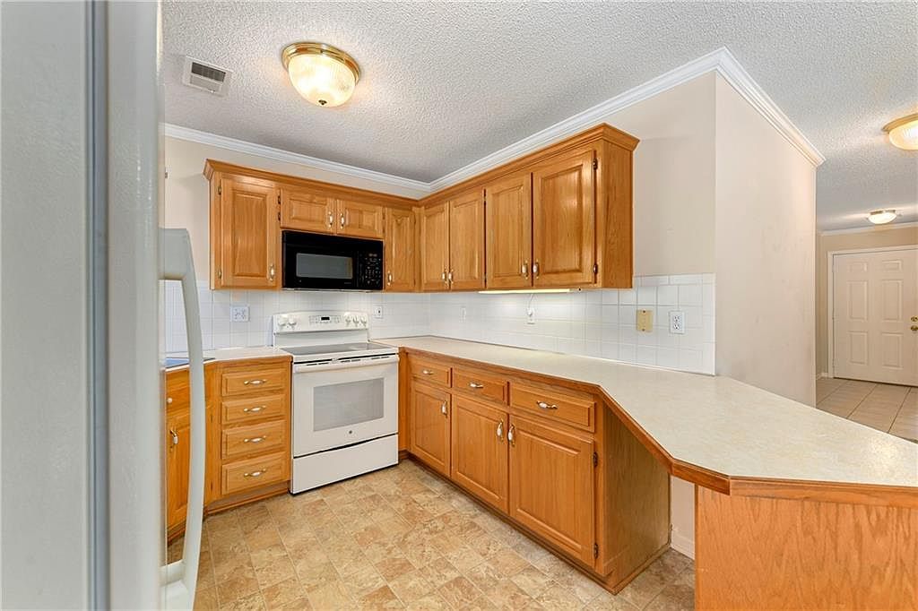 735 N Somerset Ter Olathe, KS 66062  | Single Family