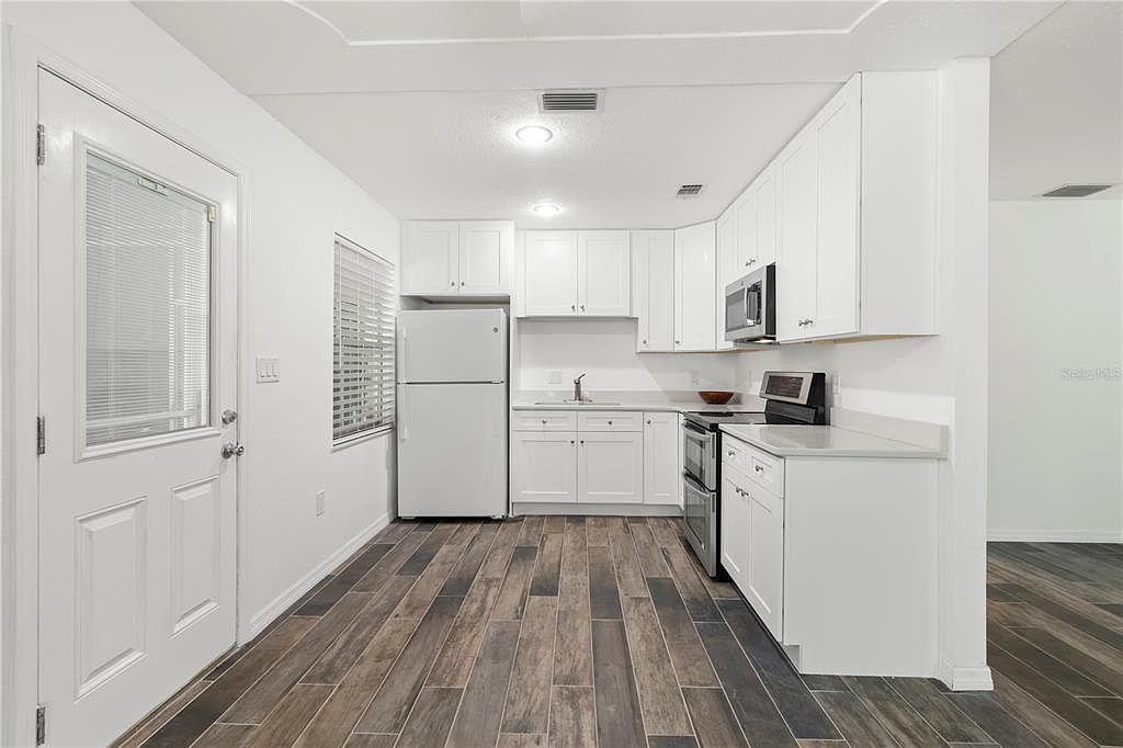 8431 Riverside Dr NE Saint Petersburg, FL 33702  | Single Family