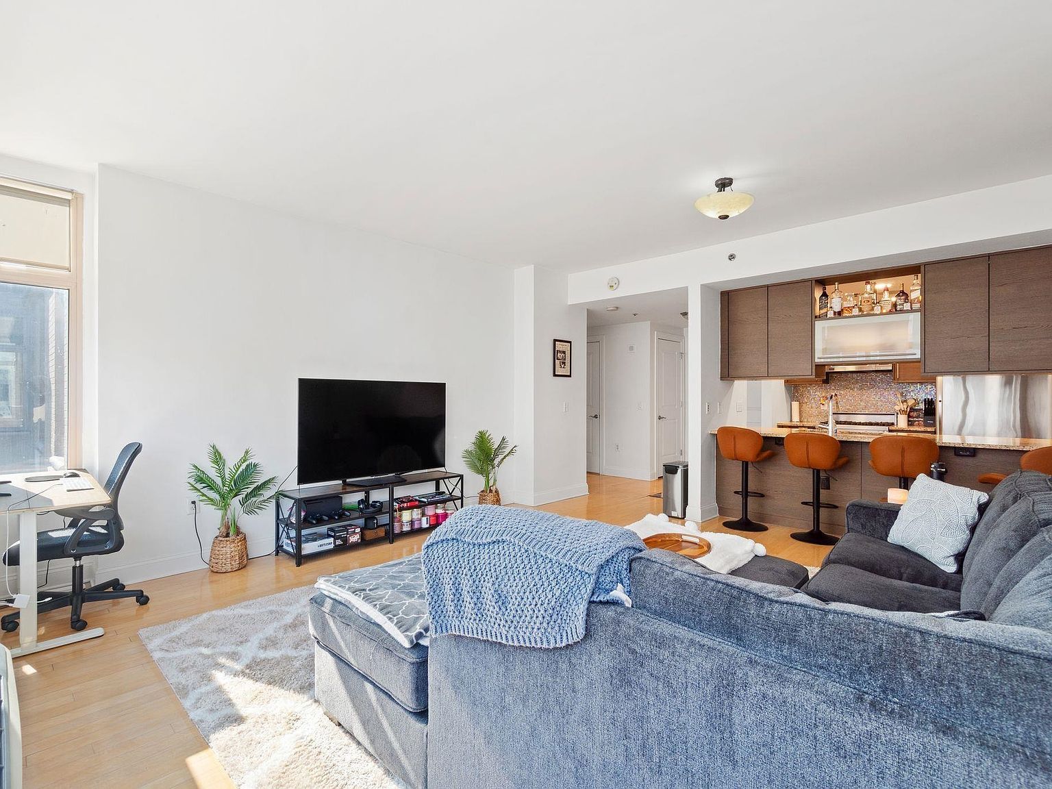 10 Regent St APT 415 Jersey City, NJ 07302  | Condominium