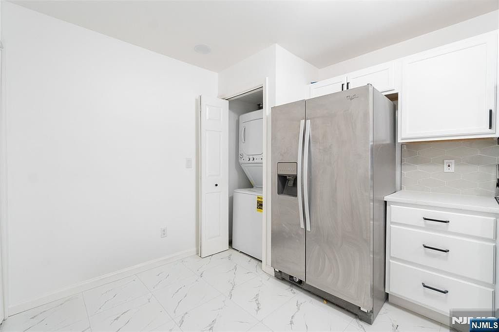 557 Ridge Ln Fort Lee, NJ 07024 | Condominium