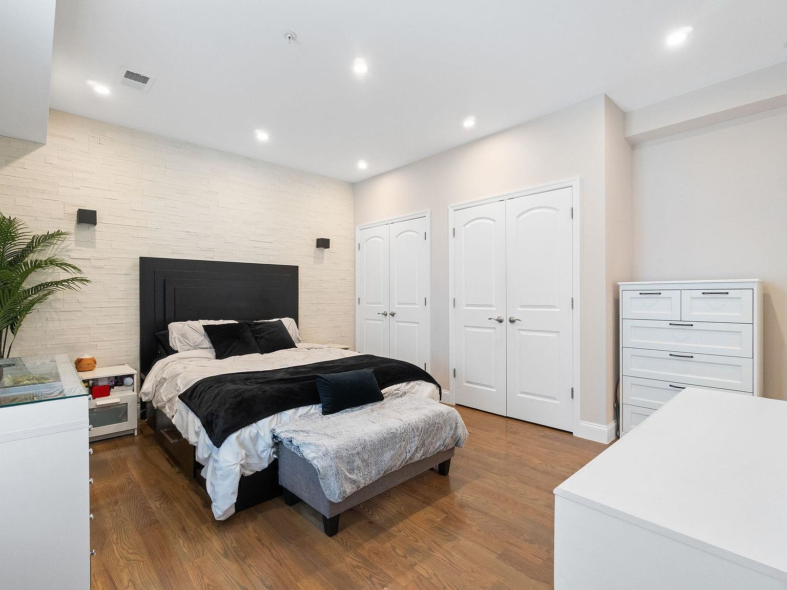 16 Troy St APT 201 Jersey City, NJ 07307  | Condominium