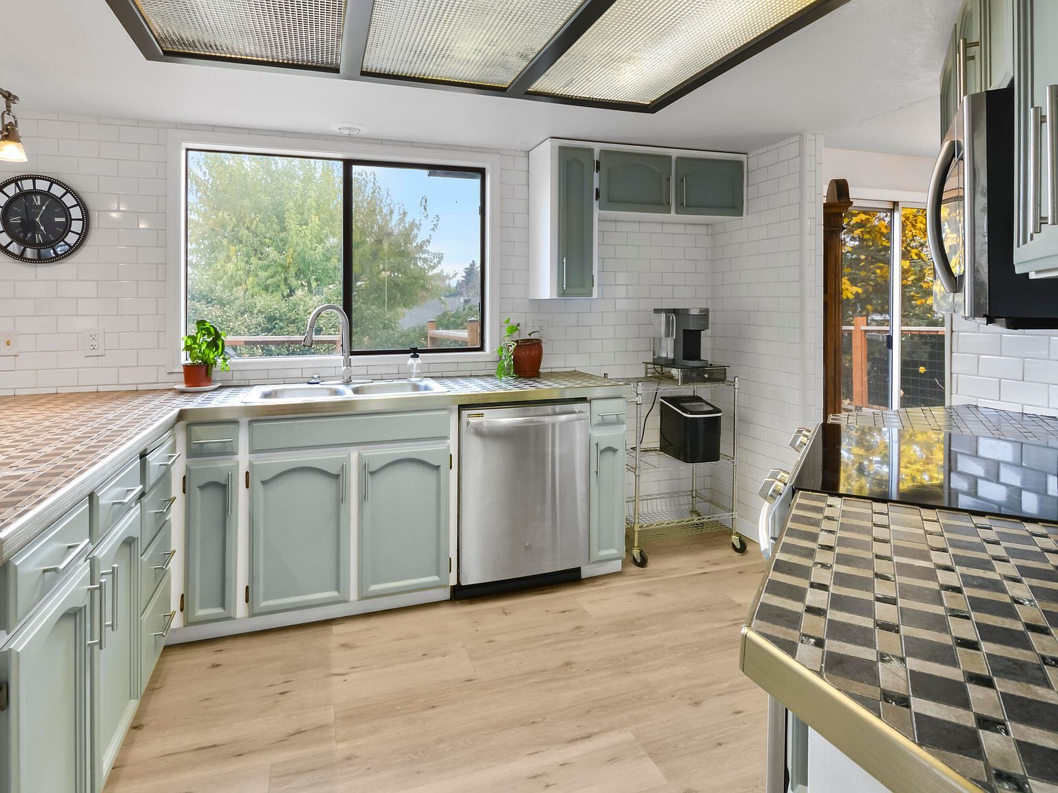 2327 Derry Ct Medford, OR 97504  | Single Family